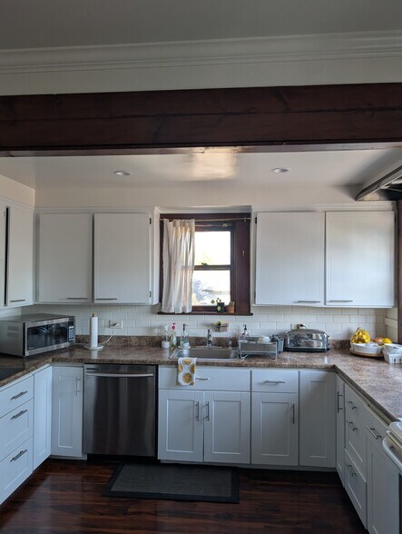 Building Photo - 412 Steele Ln