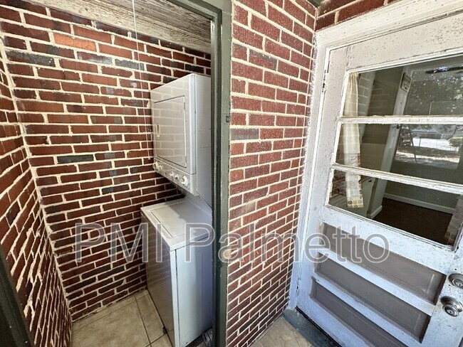 Building Photo - 1719 Burnham St