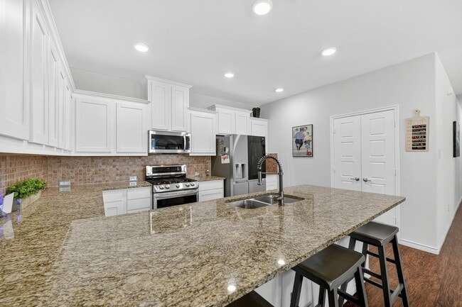 Building Photo - 2209 Barx Dr