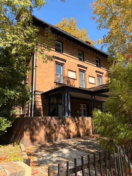 Building Photo - 3511 Baring St