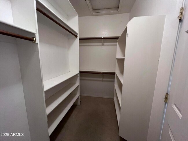 Building Photo - 1961 E Shannon St