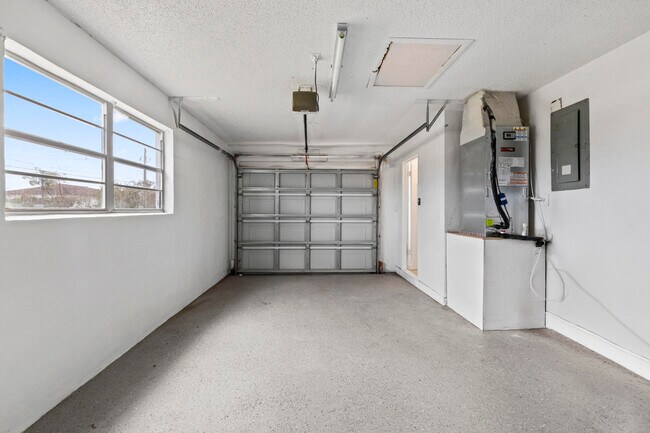 Building Photo - 106 NW Curtis St