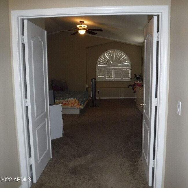 Building Photo - 9831 E Rosemary Ln