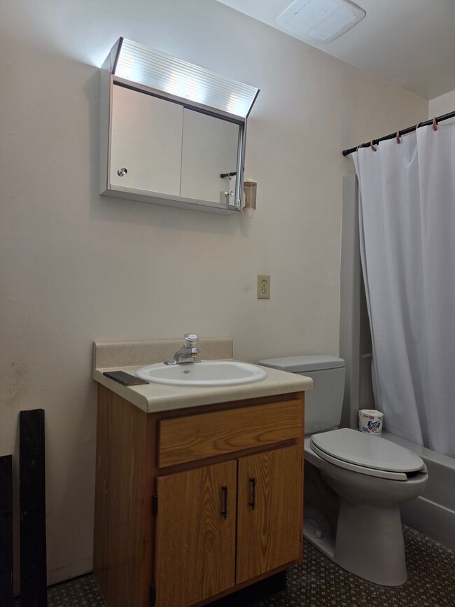 Building Photo - Quiet country rancher on large, secluded lot right at Route 1 and 288