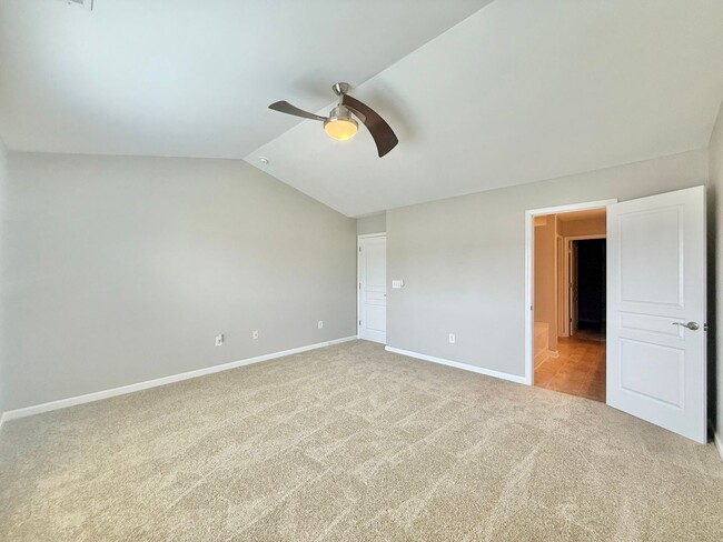 Building Photo - **OFFERING REFUNDABLE APPLICATION FEES** Fantastic 3BD, 2.5BA North Raleigh Townhome with Fenced ...