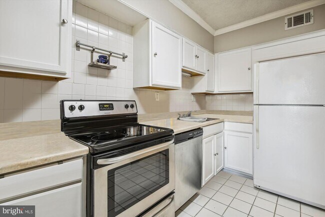 Building Photo - 5500 Holmes Run Pkwy