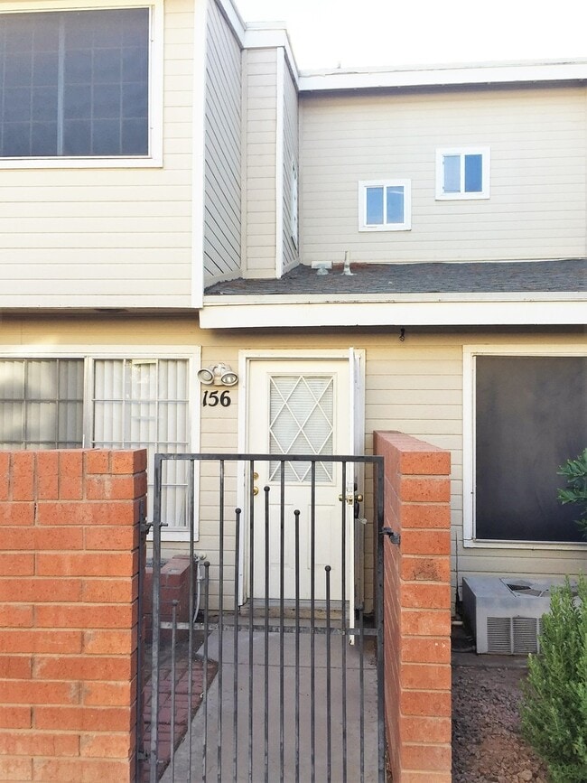 Building Photo - **COMFORTABLE 2br/2ba TOWNHOME (GILBERT & ...