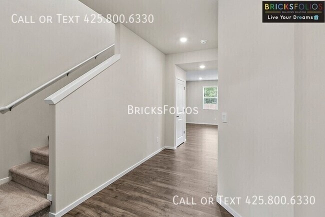 Building Photo - 1265 SW Pendleton Way