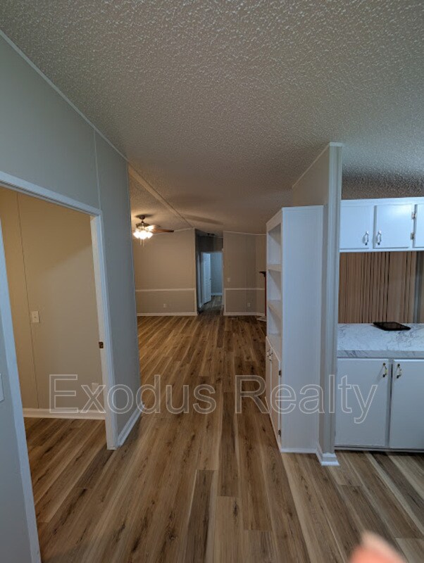 Building Photo - 45 Castle Wood