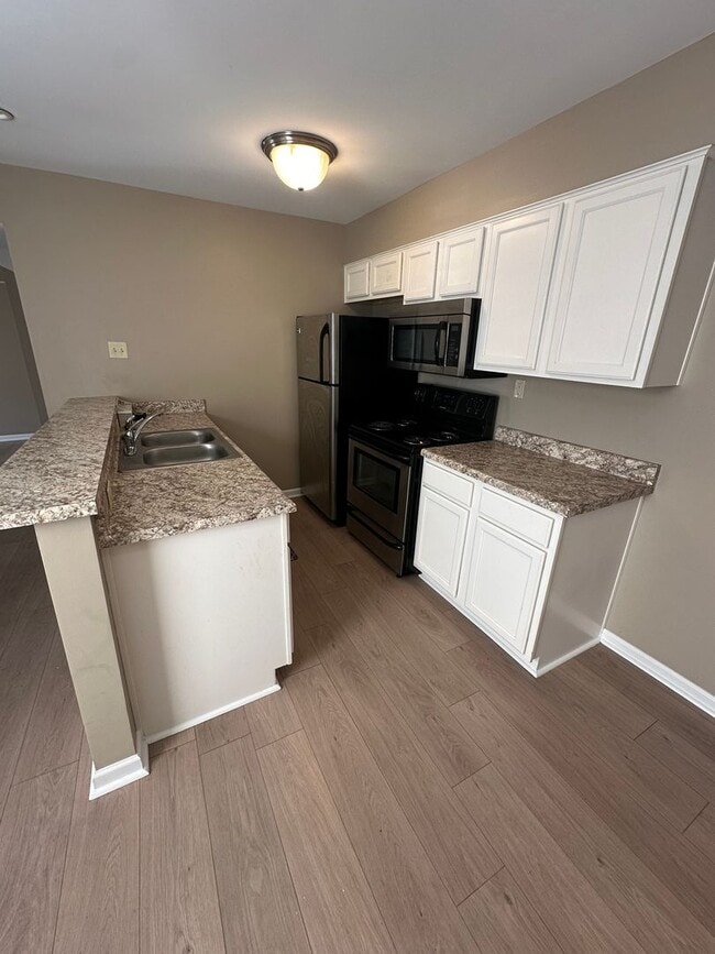 Building Photo - 2BD/1.5BA Townhouse located on the Germantown/Memphis Line!