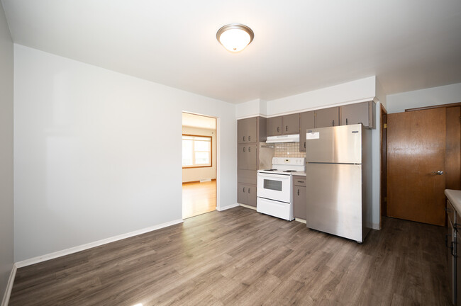 Building Photo - 2418 23rd Ave NW