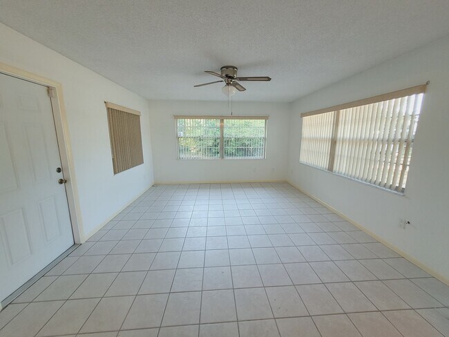 Building Photo - Spacious 2 Bedroom 2 Bath Home!