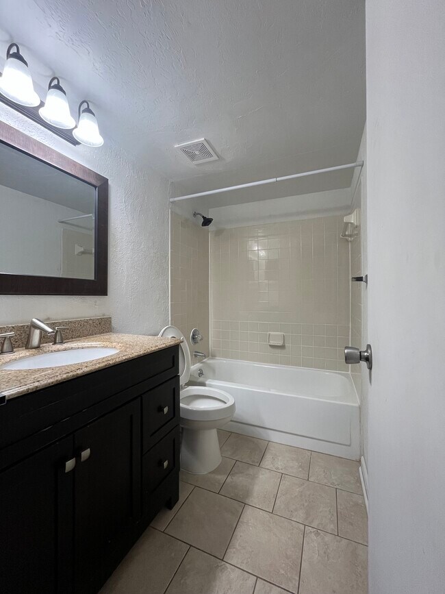 Building Photo - 4407 SW 21st Ln