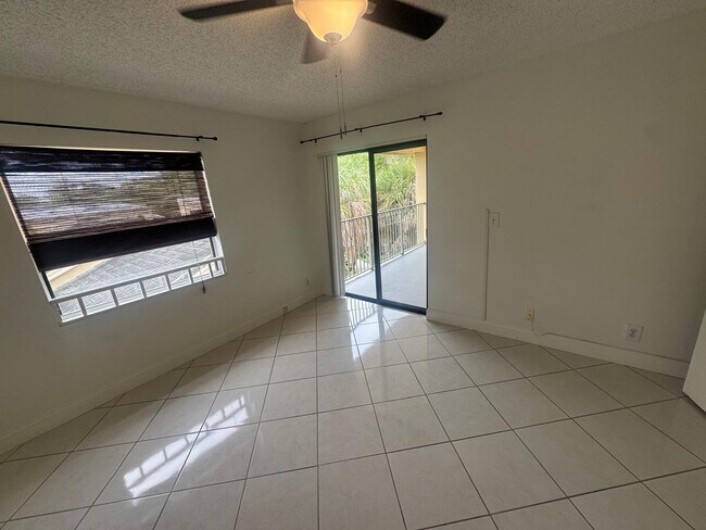 Building Photo - 9999 Summerbreeze Dr