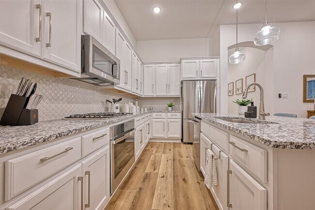 Building Photo - 7933 Wild Thicket Dr