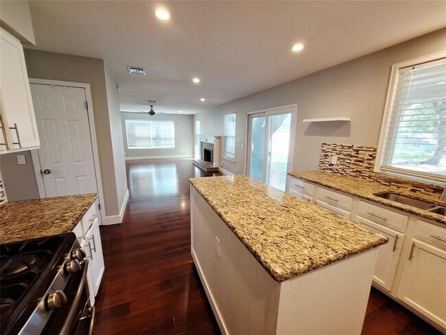 Building Photo - 8513 Portage Cove