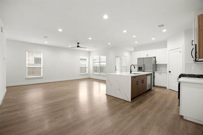 Building Photo - 2752 Sunny Briar Dr