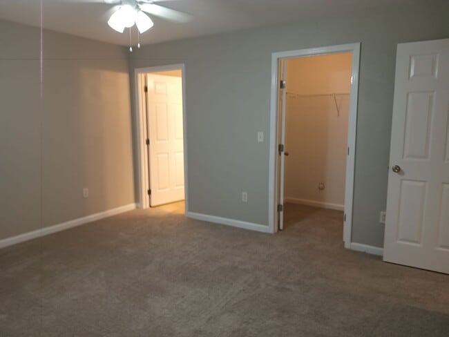 Building Photo - Available now! Beautifully Renovated 2 bed...