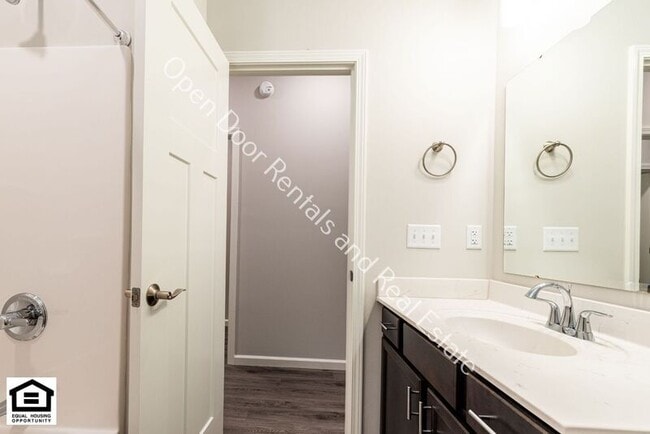 Building Photo - 307 Toledo St