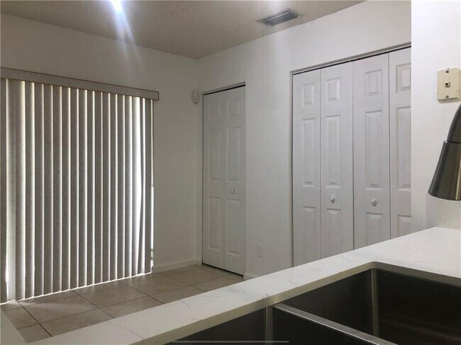 Building Photo - 6756 Sienna Club Dr