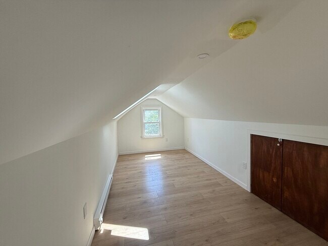 Building Photo - 135 Mills St