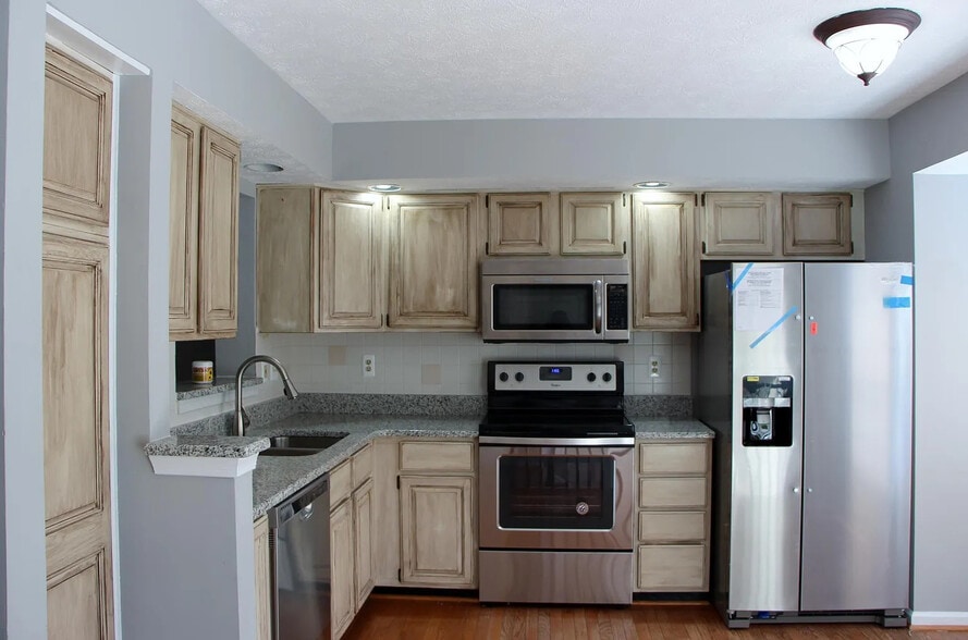 Building Photo - 445 Woodhill Dr