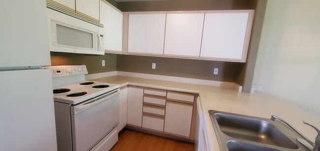 Building Photo - Pre-Leasing - 3bd/2bath (Cordata Area)