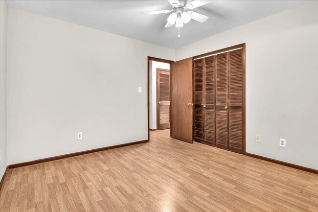 Building Photo - 2 Bed 2.5 Bath Duplex