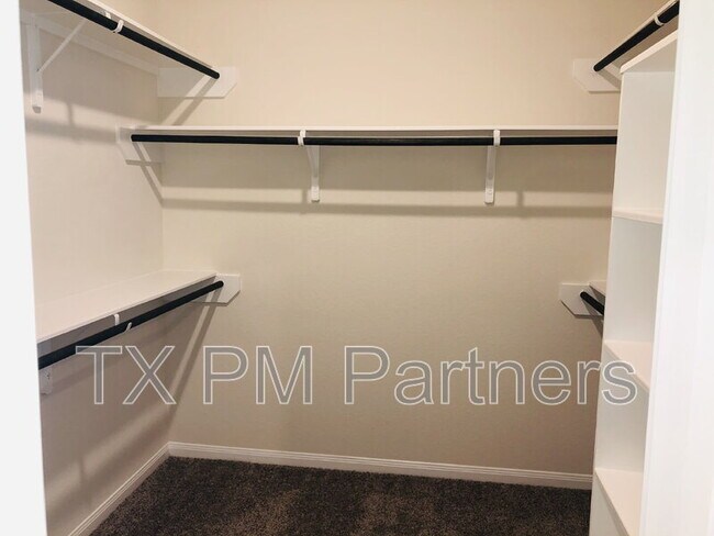 Building Photo - 206 White Wing Ln