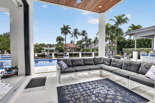 Building Photo - 334 Isle of Capri Dr