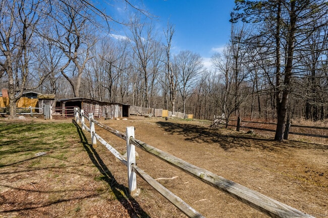 Building Photo - 175 Mountain Rd