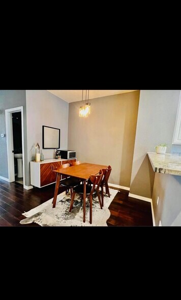 Building Photo - 9362 Amison Cir