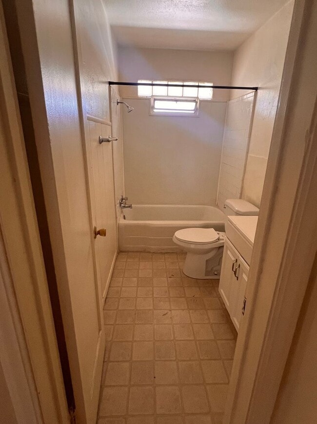 Building Photo - 3rd Street Duplex