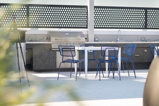 Building Photo - 714 Richmond Ave.