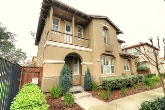 Building Photo - 217 Barnhill Dr