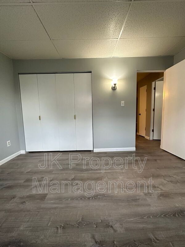 Building Photo - 1122 1st Ave SW