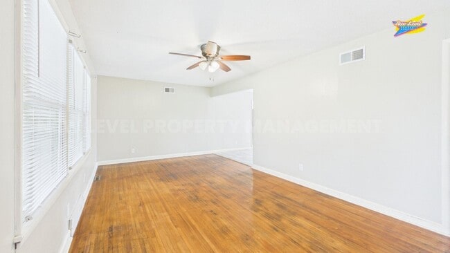 Building Photo - 886 S Fabrique Dr