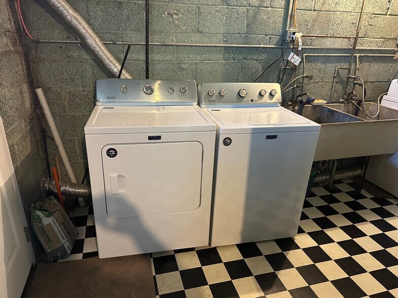 Building Photo - 9358 Hoff St