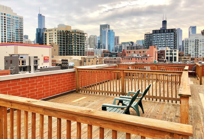 Building Photo - 825 N Hudson Ave