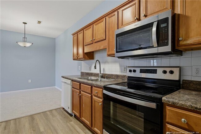 Building Photo - 625 Marshtree Ln