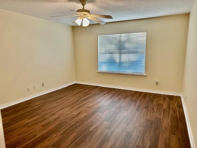 Building Photo - 3040 Plantation Dr W