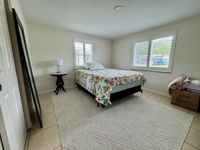 Building Photo - REMODELED Eustis 2/2 with NO HOA!