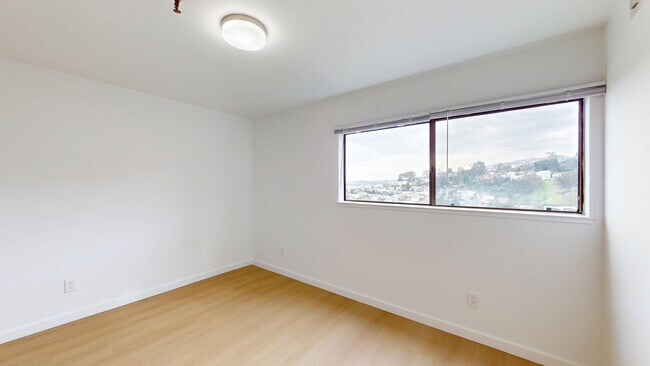 Building Photo - 2037 Castro St