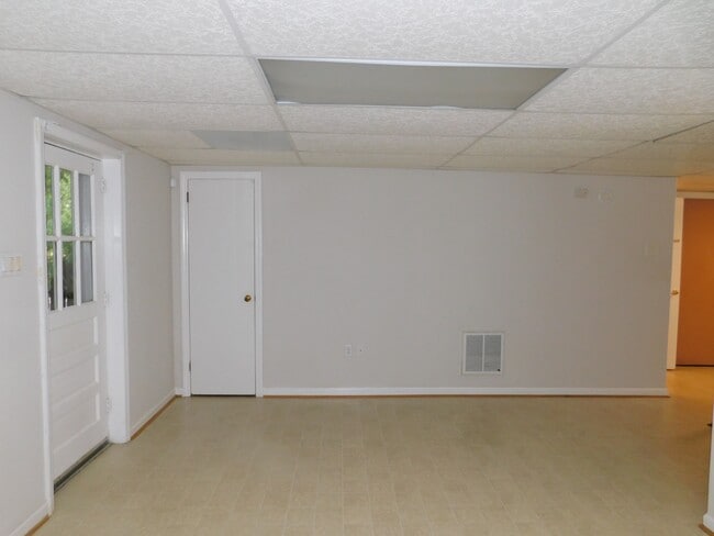 Building Photo - 6300 Candlewood Dr