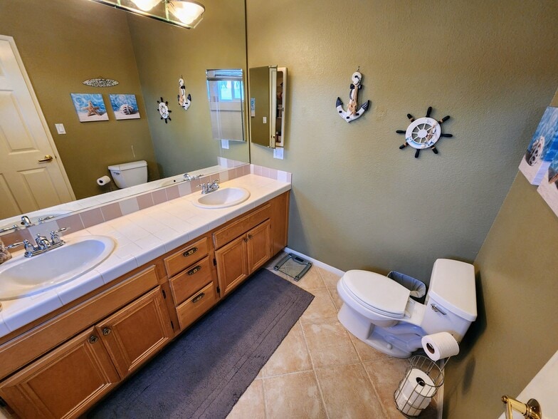 Building Photo - 5240 Premiere Hls Dr