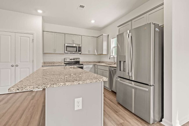 Building Photo - "Charming 3-Bed 2-Bath Residence in Telfai...