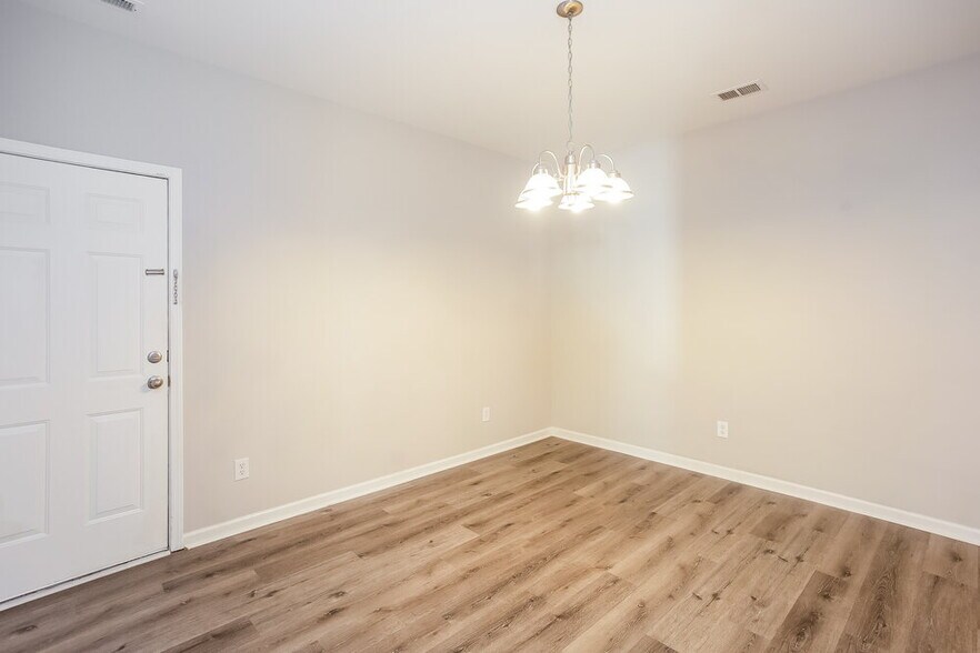 Building Photo - 5104 Abercromby St