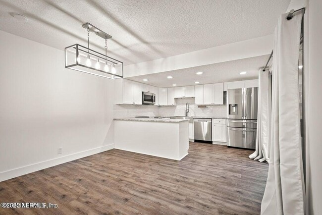 Building Photo - 10462 Big Tree Cir E