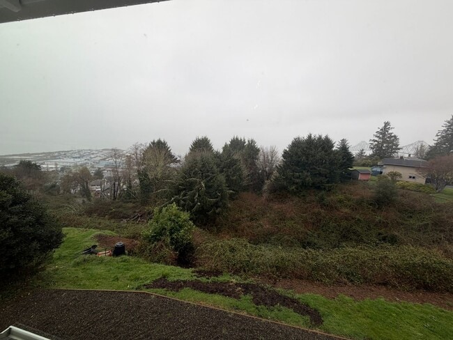 Building Photo - Beautiful 3 Bed / 2 Bath House With a Gorgeous View!