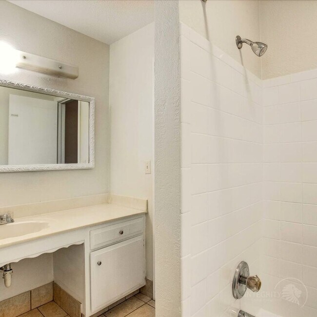 Building Photo - 3305 Bridge Manor Dr